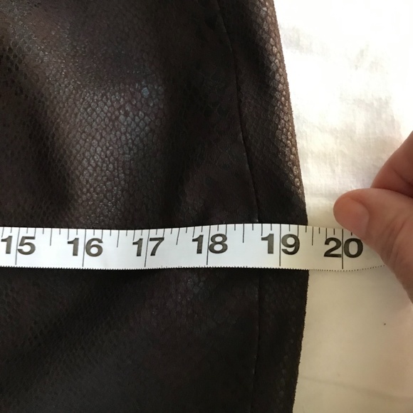 Brown "Snakeskin" Skirt, Sz4P. DP-01 - Picture 3 of 7